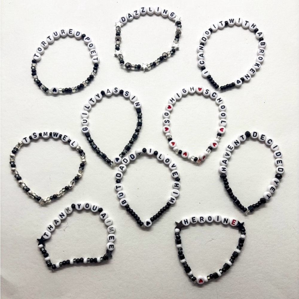 TAYLOR SWIFT TTPD FRIENDSHIP BRACELETS- Pack of 10 bracelets 🖤✨ - Picture 2 of 6